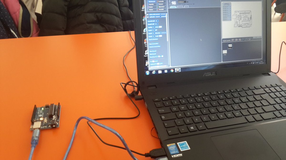 AlisaQuaresmini's tweet photo. #Mminimakers: e oggi conosciamo #Arduino a #TilaneDigitalFab con la IV A scuola Don Milani @icscrocipaderno   tenuto da: #Csbno @FormazioneCsbno @pad_dugnano https://t.co/ZXnSFn7oSU