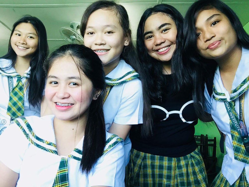 justmariaaa_'s tweet photo. SydneyxClairexAriannaxMariaxKristine 🤘❣️💝 https://t.co/kaVl9ZUHfu