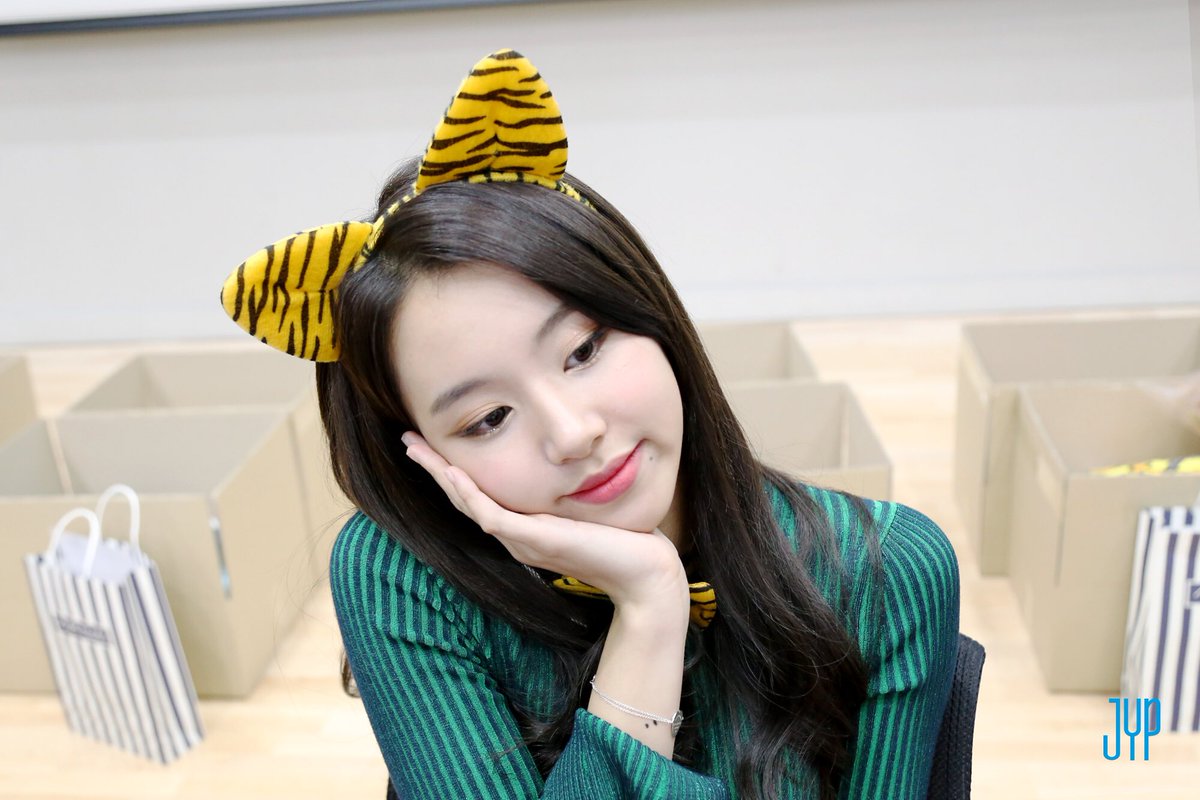 sa___once's tweet photo. TWICE紅白うれしいネ！！！！！ https://t.co/oYbtZegXy3