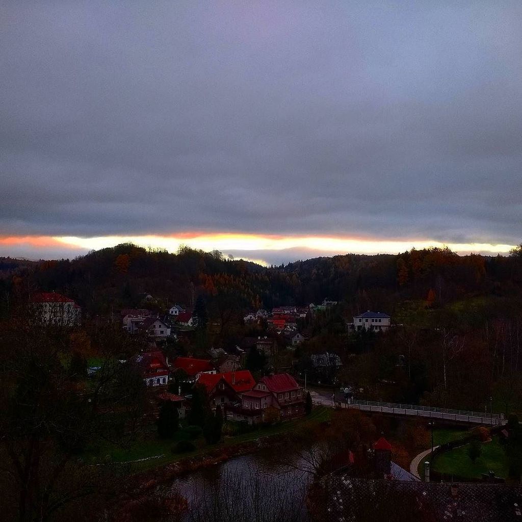 MISSINGMARMITE's tweet photo. Another day dawns. #missingmarmite #sunrise #morning #sky #today #beautiful #nature #natureporn #czechrepublic🇨🇿 https://t.co/DzFOxGBx3x https://t.co/4DISs1c4iw