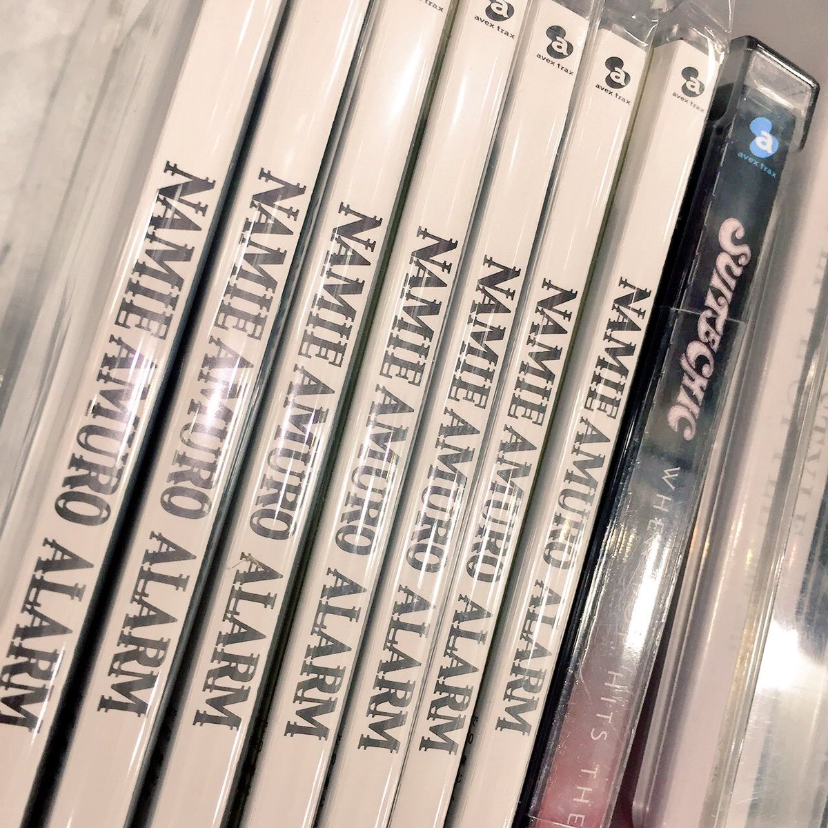 タワーレコード名古屋パルコ店 ドコモのcm Namie Amuro Docomo 25年の軌跡 篇でも安室ちゃんの時代を牽引してきたかっこよさが感じられますが 何をしてても見入ってしまう こうして歴代のジャケットを部屋に飾って眺めてみるのもいかがですか 全部