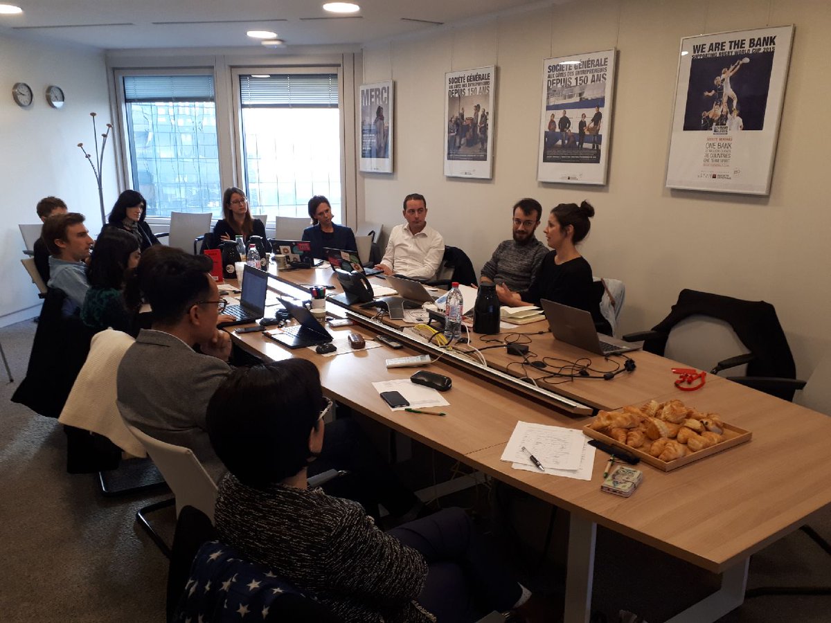 ProBonoLab's tweet photo. En direct de la @SG_etvous, les collaborateurs volontaires travaillent sur la conception d'une offre d'un outil vidéo en marque blanche pour @FabriqueDanse ! #probono #PBW17 @LaDefensefr https://t.co/gHwUJcobA7