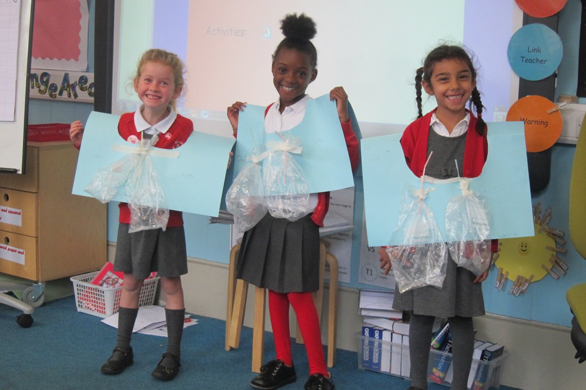 KG_Sydenham's tweet photo. Y1 visited Y6 to share their models of the human lungs. We are both learning about the body! 
#impressive  #science #creativecurriculum #apricotclass #bronzeclass https://t.co/RIR6JAJ1ZS