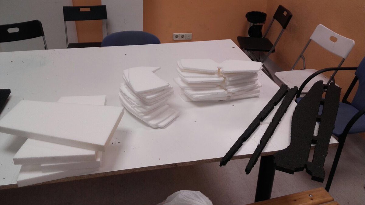 AirDivisionUEM's tweet photo. Trabajando como cada miércoles en nuestro #CubeSat y colaborando con #ClubDeVueloRCDedalo #ClubesUe @UEuropea https://t.co/1yaRyqRNN7