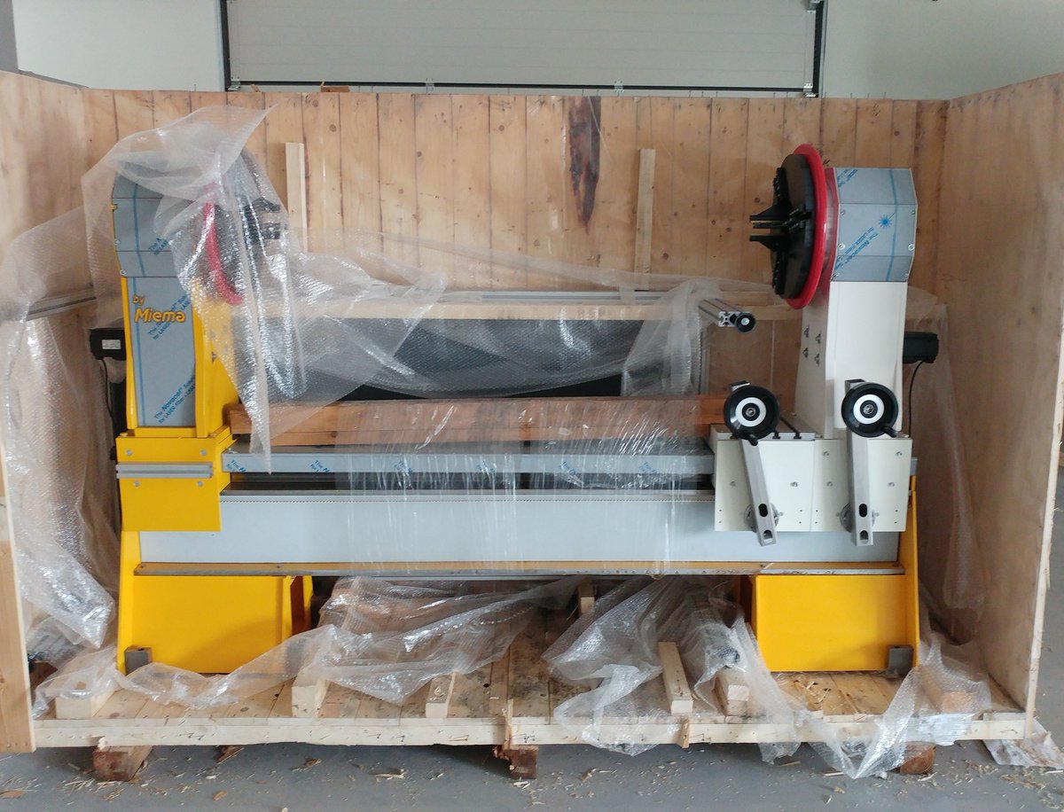 MiemaGlasswork's tweet photo. Nearly the end of quite a long journey! ⛴️ #almostthere #glasslathe #glassequipment #newhome https://t.co/zsBtZXp9ar