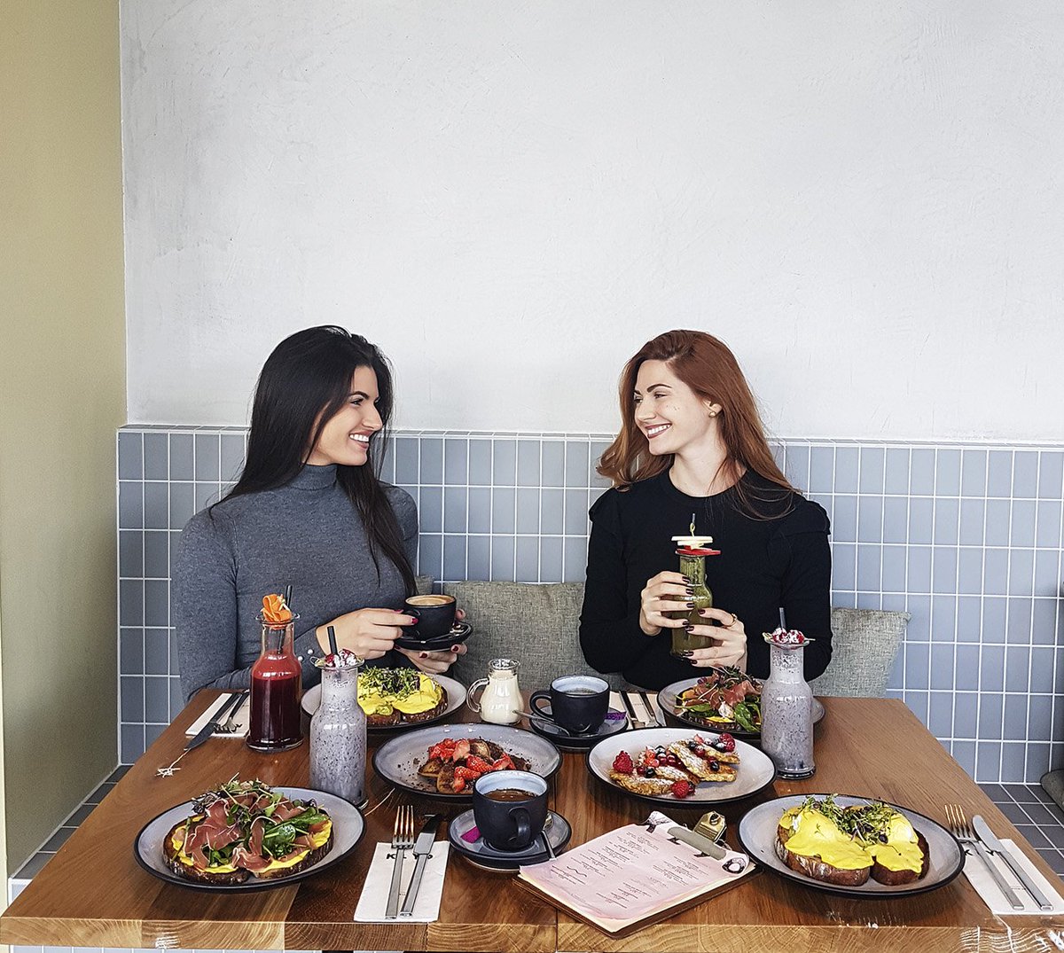 What we ate in Klyo, healthy breakfast place at the Danube: 
viennainsider.com/klyo-healthy-b… #vienna #wien #foodie #breakfast #austria #goodmorning