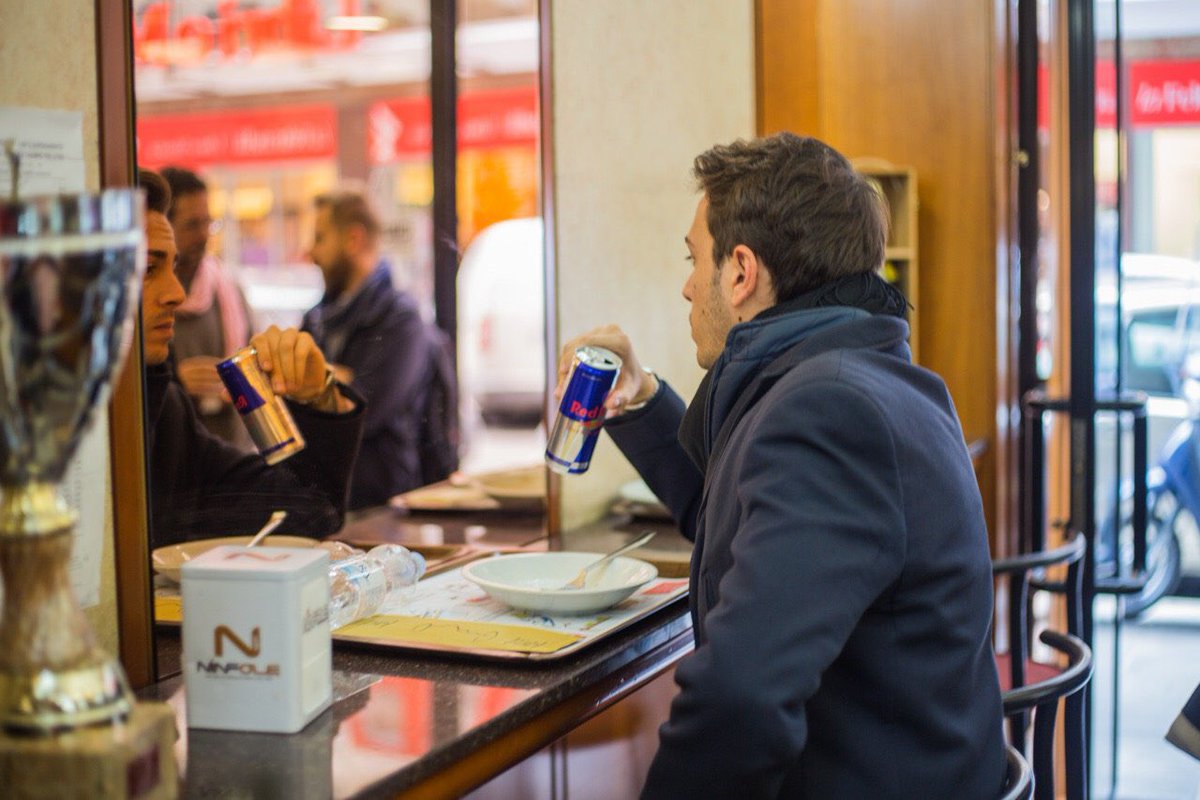 GiorgioIannelli's tweet photo. #UnexpectedGuest - #DayTimeProject @ Lumière Caffetteria (Bari)
📷 Foto di @GiorgioIannelli
⚔️ #Musketeer : #FrankyWings
#LunchTime #SpinTheCan #GivesYouWings #TiMetteLeAli #RedBull #RedBullItalia #EnergyDrink #WingsLife #OnPremise https://t.co/FxAd50wusE