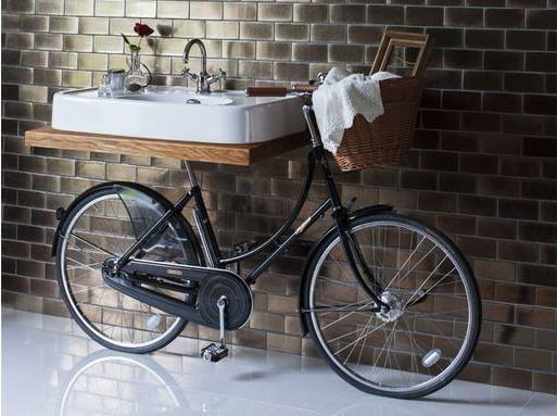 Reutilizar bicicletas y #decorar.... #diy ¡Aquí van algunas #ideas! goo.gl/wkr4gZ