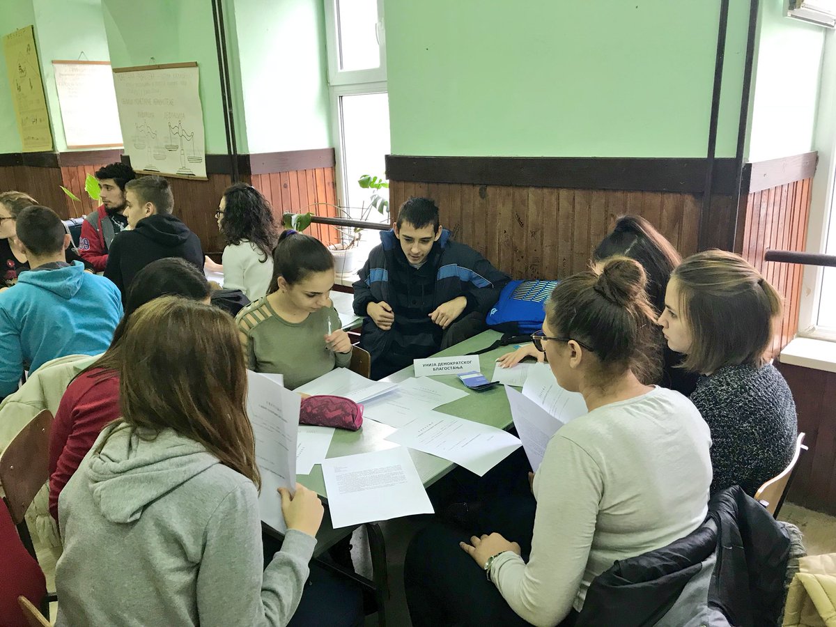 Druženje u Titelu! Učenici Srednje tehničke škole #MilevaMarić, na simulaciji Narodne skupštine, u ulogama narodnih poslanika. #NedeljaParlamentizma #ImateRec