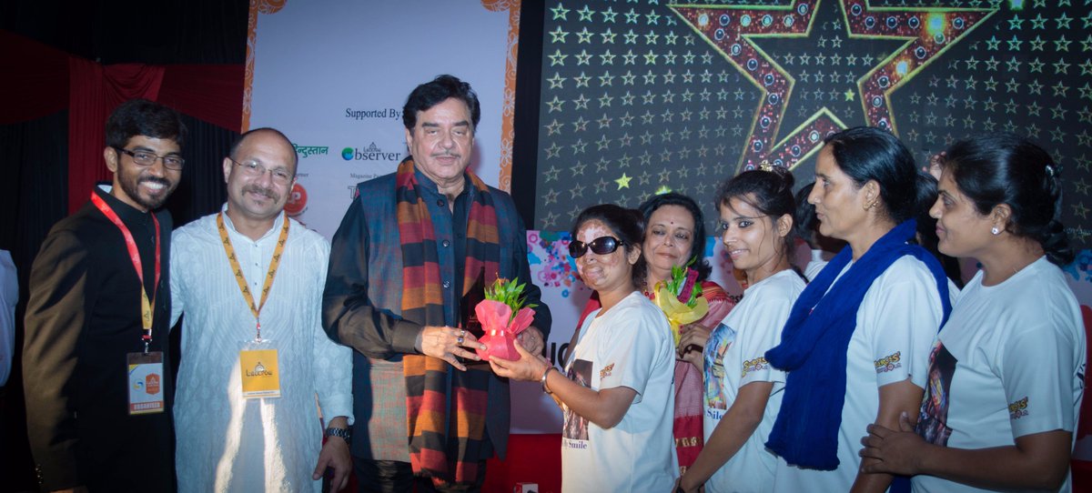 StopAcidAttacks's tweet photo. Glimpses of #LucknowLiteraryFestival2017
#5_Edition at #SheroeshangoutLucknow https://t.co/fSkSPwROyy
