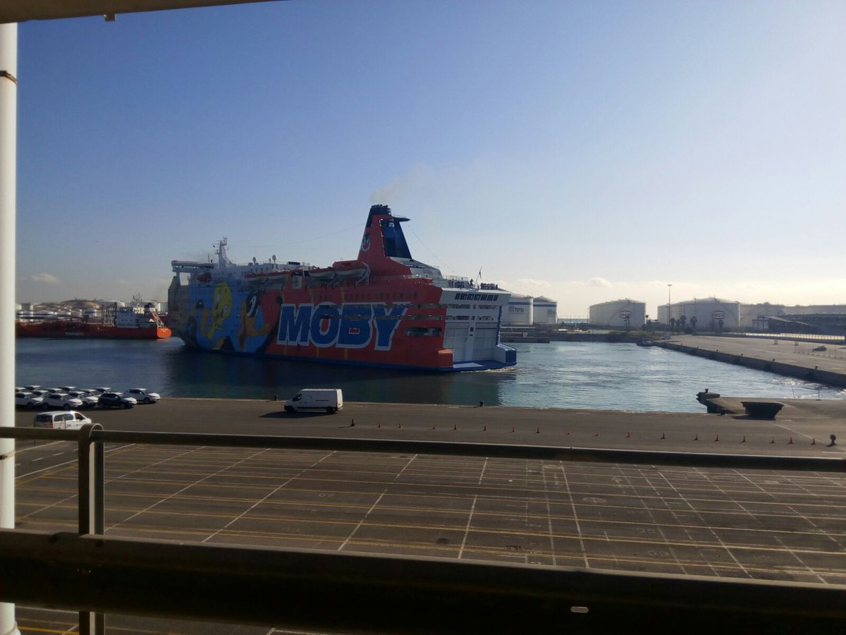 Hace mucho que esperábamos esta foto, pero sabemos que no os vais lejos. Recordad que los trabajadores estaremos en todos sitios para recordaros que NO SOIS BIENVENIDOS