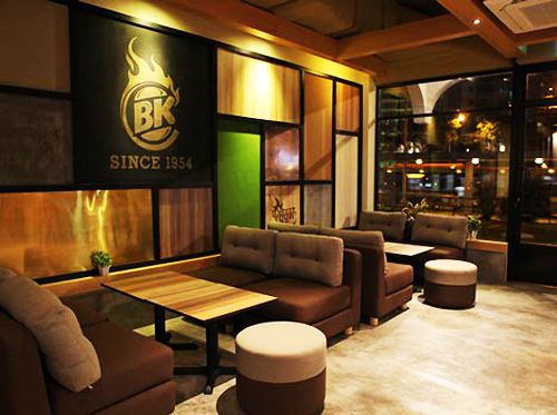 We love these interiors! Our beloved fast food restaurants have revamped, and we love the outcome 😍 #NationalFastFoodDay 🍔

👉👉bit.ly/2muvoeq