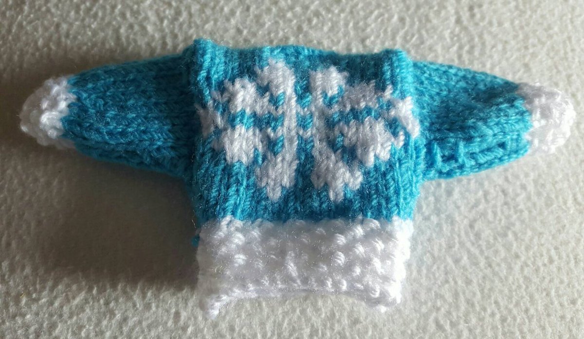KnitandPromise's tweet photo. Fabulous mini knitted jumpers in my #etsy shop: Knitted Mini Jumpers, #christmas #knitted #handmade #minijumper #ornament #treedecoration https://t.co/FtT5NfuPrh https://t.co/eMoU43tIYp