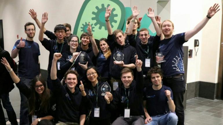 bioökonomie.de (@biooekonomiede) on Twitter photo Beim Finale des #Synbio-Wettbewerbs #iGEM2017 in Boston haben die deutschen Uni-Teams kräftig abgeräumt: 8x Gold, 3x Silber und 3x Bronze. <a href="/iGEMHeidelberg/">iGEM Heidelberg 2017</a> und <a href="/iGEM_Munich/">iGEM Munich</a> landeten beim #GiantJamboree auf dem Treppchen. Gratulation an alle Teams! biooekonomie.de/nachrichten/de… Beim Finale des #Synbio-Wettbewerbs #iGEM2017 in Boston haben die deutschen Uni-Teams kräftig abgeräumt: 8x Gold, 3x Silber und 3x Bronze. <a href="/iGEMHeidelberg/">iGEM Heidelberg 2017</a> und <a href="/iGEM_Munich/">iGEM Munich</a> landeten beim #GiantJamboree auf dem Treppchen. Gratulation an alle Teams! biooekonomie.de/nachrichten/de…