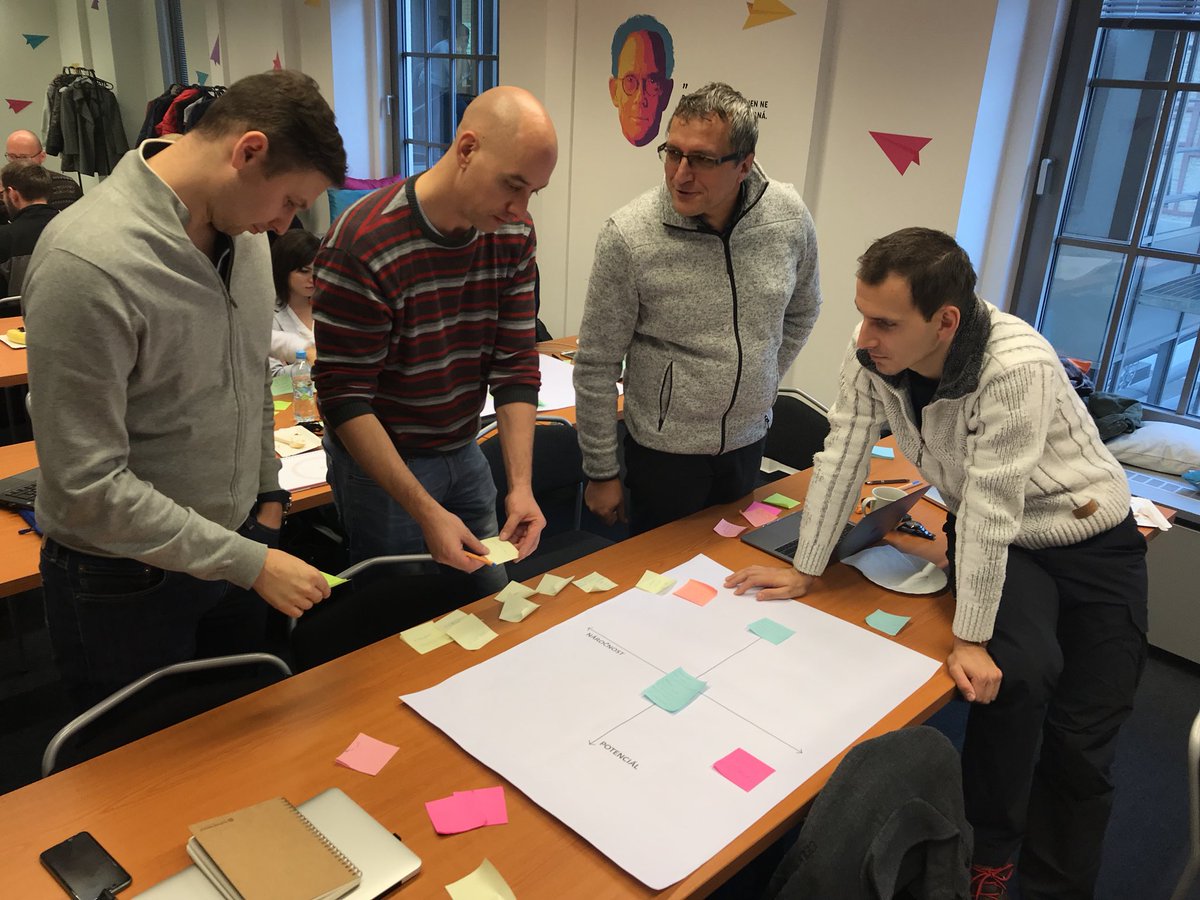 Jan_Kvasnicka's tweet photo. Workshop na https://t.co/TVgORiyl1D je v plném proudu #skoleniwebu #workshop #optimalizace #ideace #priority https://t.co/KAw1xcaekp