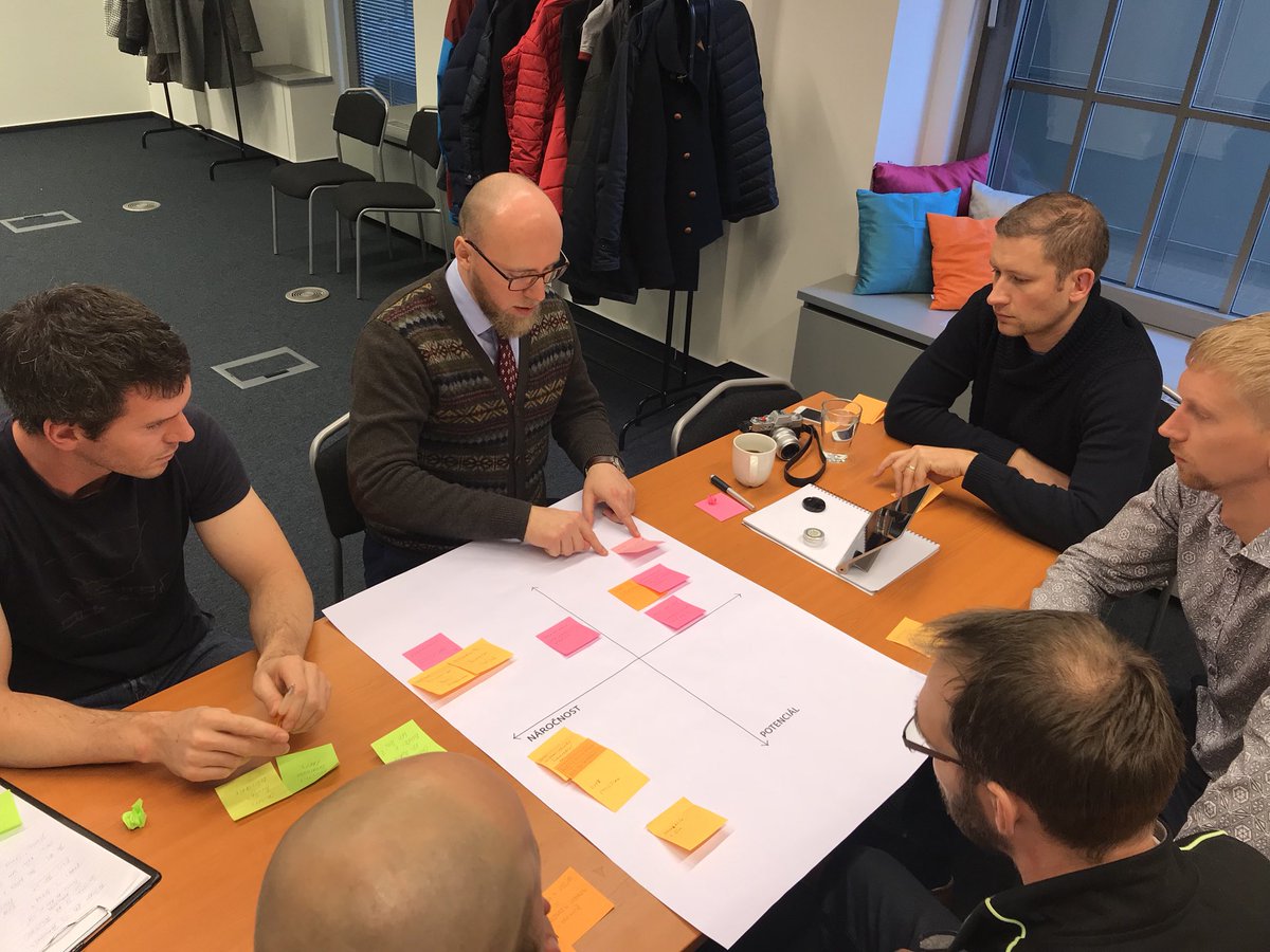 Jan_Kvasnicka's tweet photo. Workshop na https://t.co/TVgORiyl1D je v plném proudu #skoleniwebu #workshop #optimalizace #ideace #priority https://t.co/KAw1xcaekp