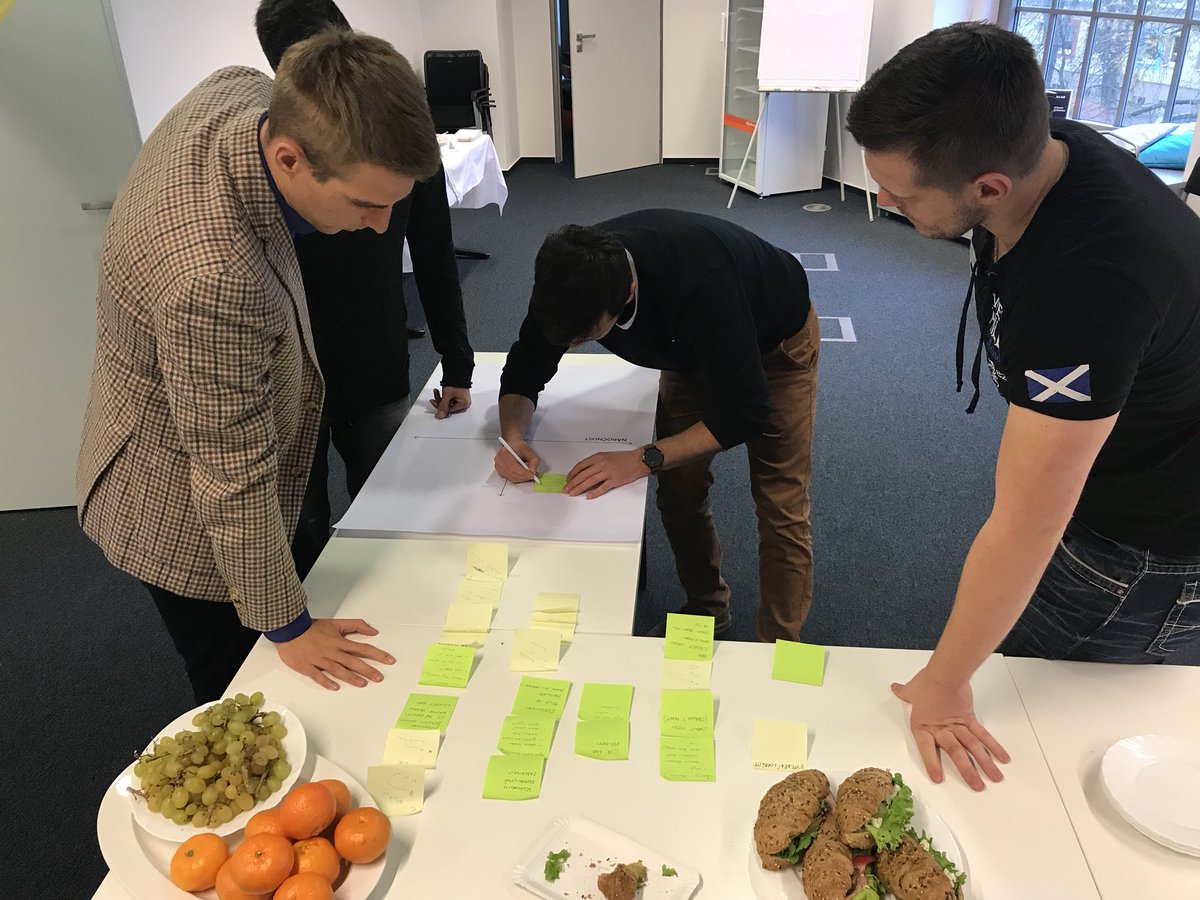 Jan_Kvasnicka's tweet photo. Workshop na https://t.co/TVgORiyl1D je v plném proudu #skoleniwebu #workshop #optimalizace #ideace #priority https://t.co/KAw1xcaekp