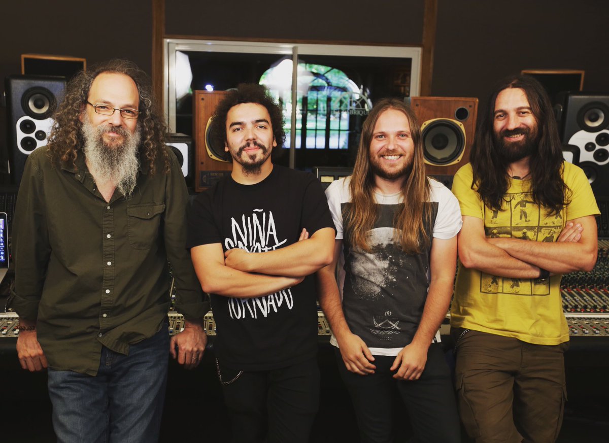 #throwbackthursday 
Hace un año, grabando nuestro tercer disco #SOTACABALLOREY con la bestia Andrew Scheps (Black Sabbath, Metallica, RHCP...) en <a href="/StudiosLaFabriq/">Studios La Fabrique</a> , Francia.
Ya va tocando pensar en cosas, no?
#tbt #tbthursday #scr <a href="/MWTM_Seminars/">Mix With The Masters</a> #mixwiththemasters