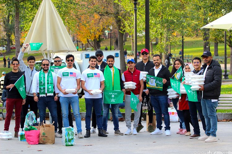 USAinKSA's tweet image. مبادرة تطوعية "نعين ونعاون" ..
نظمها شباب🇸🇦#السعودية من الطلاب المبتعثون @saudiinusa #بوسطن🇺🇸#أمريكا
مؤكدين ان العالم بحاجة الى المزيد من المبادرات الشبابية التي تعبر عن ثقافة المسئولية الاجتماعية لدى كل بلد ومدى تأثر شعبه بها.