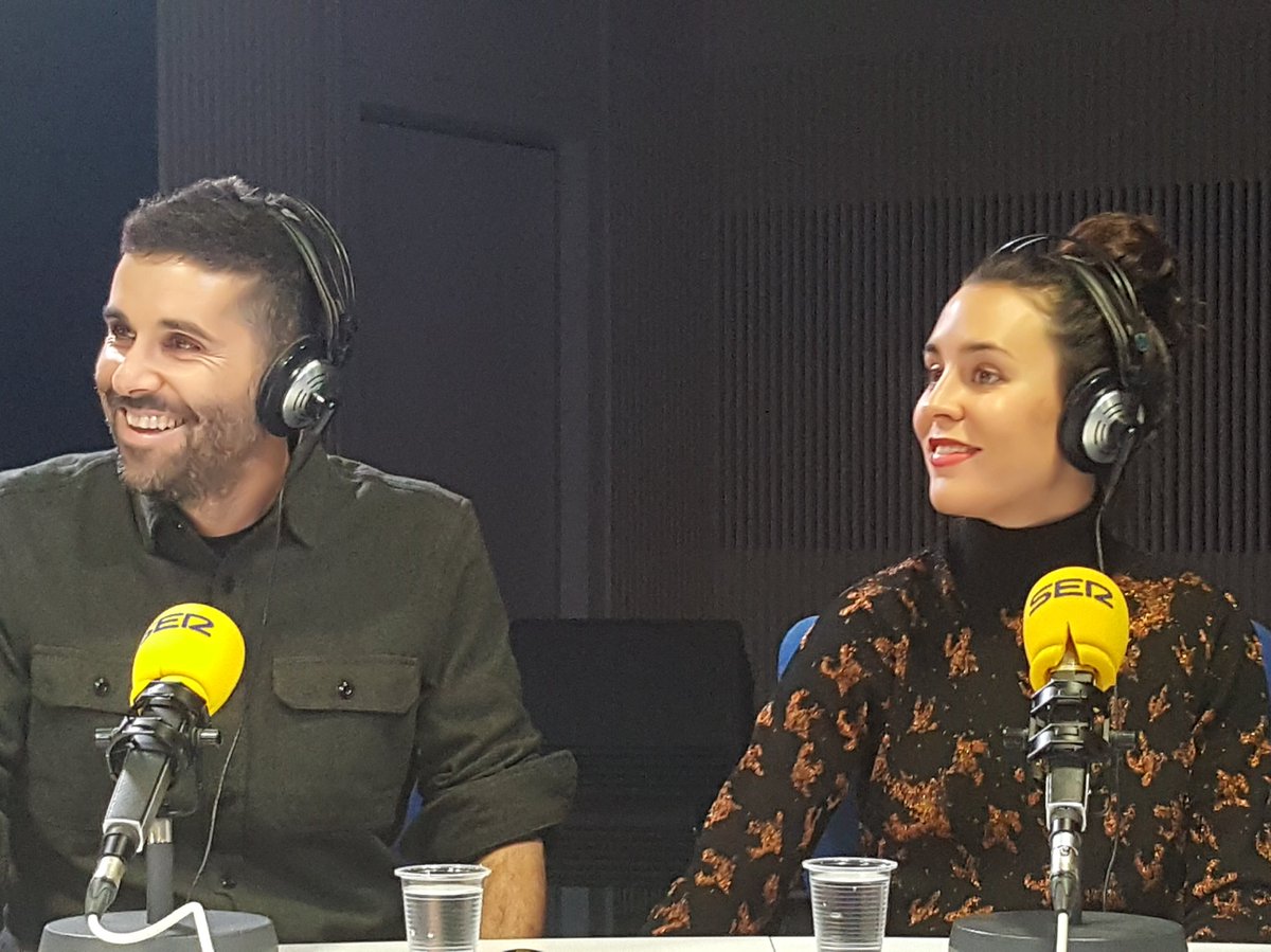 HoyPorHoy's tweet photo. DIRECTO I #EntrevistaAFuelFandango 🎼

@FuelFandango es una de las bandas más frescas, actuales y con máyor proyeccion de nuestro país 

Están despidiendo su tercer disco, #Aurora, cuya gira cierran en Madrid el 30 de noviembre

👉 https://t.co/Deg2NqDV3d https://t.co/nWVzvsw5eS