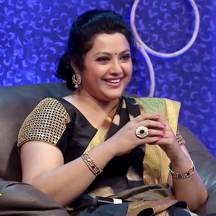 ActressMeena_'s tweet photo. Beautiful #Meena 😍😍😍 https://t.co/MrGMxoufKc
