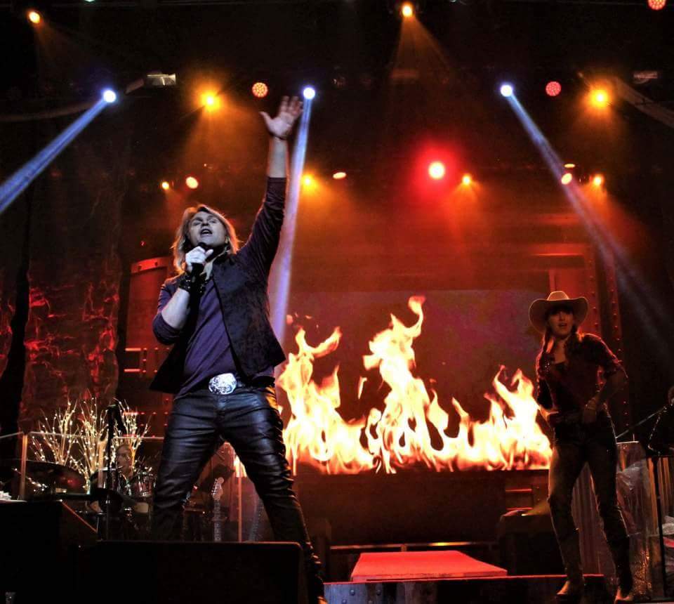 ebsworthmomo's tweet image. WOW! @Doribartley That's some #BootDaddy pic of the #birthdayboy !!   @marcuswcollins @thetexastenors #RISE #CD