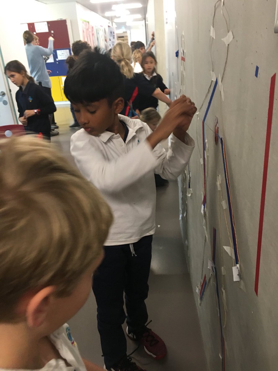 gwasgrade3's tweet photo. How can we build the circulatory system? G3 showing what they know.@gwaswissg3a @GWASwitzerland @gwaswissg3b https://t.co/1UKV1ljFEt