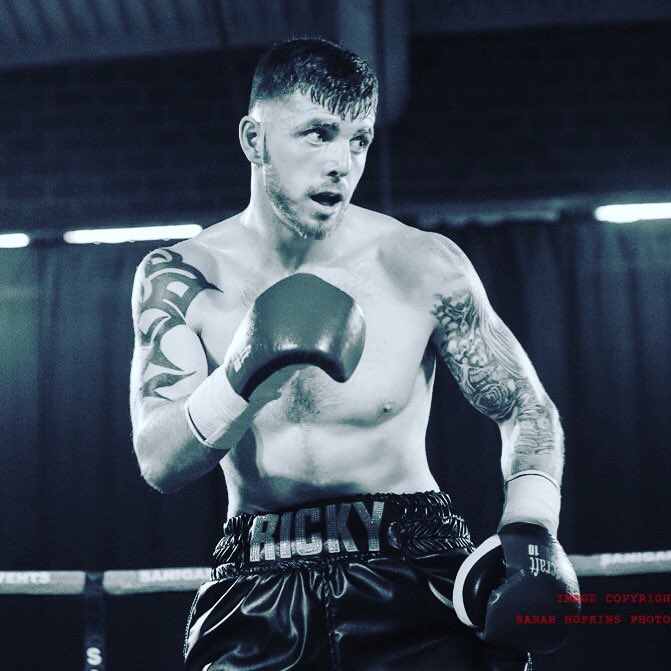 Looking for sponsors for the new season if any businesses are interested dm me for more information 🥊
Team RR