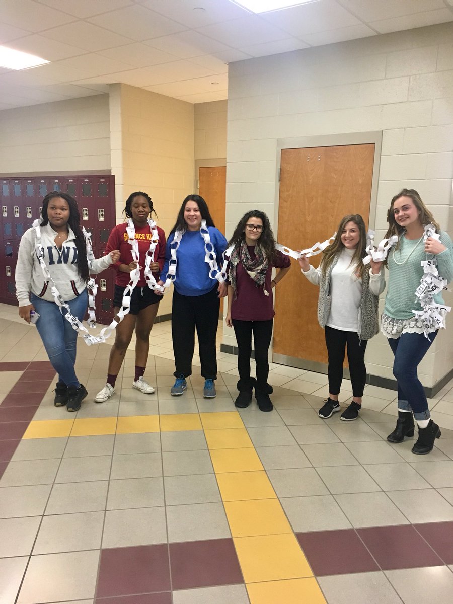teacher_jess's tweet photo. Second Term Chain Gamers: Learning about production and supply!! ⛓😊⛓😂 @SHHS_JCS https://t.co/rKCED8ZSWu
