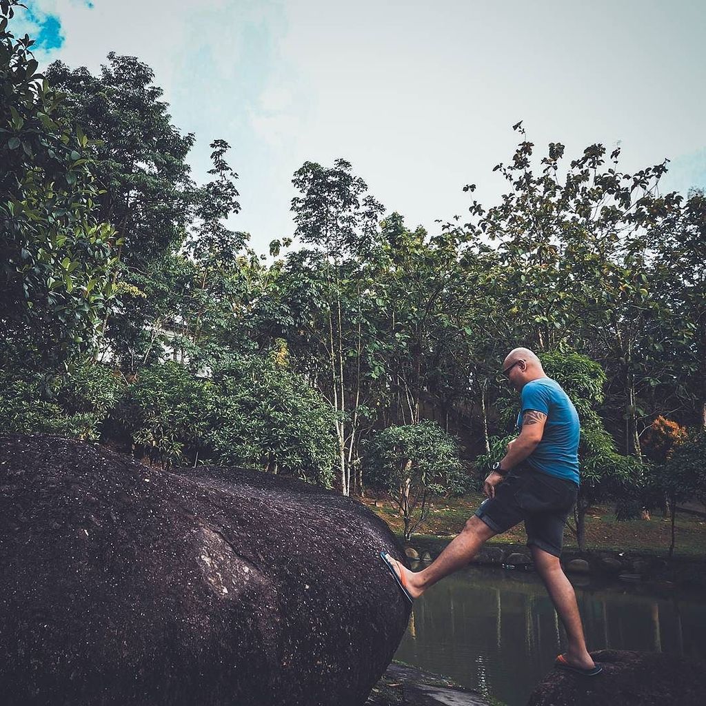 erniexavier's tweet photo. If you believe in yourself, not only boulder you can push, you can move mountains!
.
.
.
#thought #rock #olympusOMD #lightroom #vsco #vscofilm #nature #jungle #trees #sky #cloud #olympusomdem10markii #travelvisual #travelphotography #pics #moments #trave… https://t.co/QjpVnRXMc4 https://t.co/xGF3Z16lt0