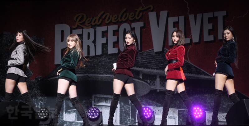 sewuIgi's tweet photo. olha essa coreografia
o conceito
as roupas 
a era perfect velvet mal começou mas já tá em outro nível https://t.co/J4SJlSJAXn