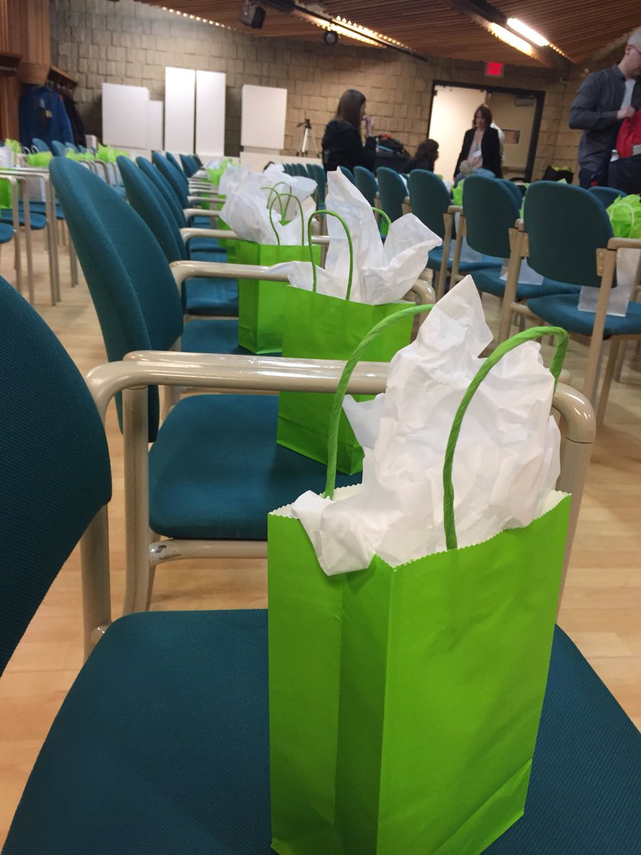 InsuranceRD's tweet photo. We 💚 #SMBRD so much that we brought presents!!! #takemehome @SMBRedDeer #beyondbreakfast #insurancerd #yqf https://t.co/dfkPXn9ssA