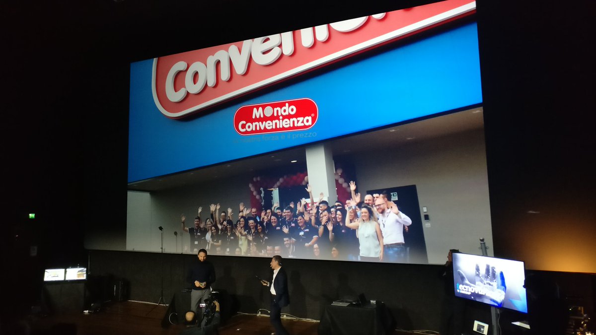 midimarcus's tweet photo. Showcase di @fabrizio_candi che interessa da vicino anche i team @magespecialist e @questagenzia :) #tecnovar #ancona @VarGroup https://t.co/wb9Qijb9Sq