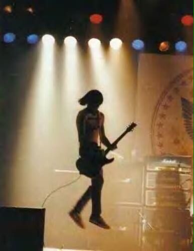 pinchessdiscos's tweet image. La música nos eleva. Buenos días. #PinchessDiscos #TiendaDeVinilos #PunkRock