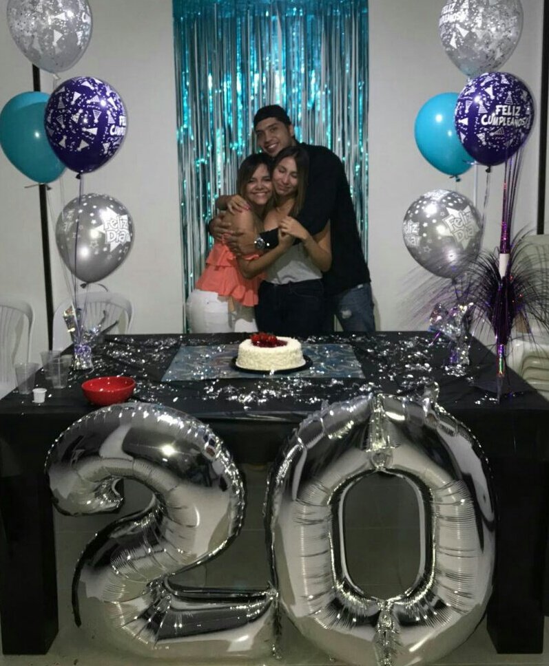 LauraCifuentesC's tweet image. Los mejoresss💜💙 @sofiaerazo13  @brayolis