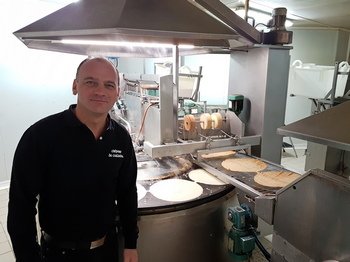 BEconomique's tweet photo. #Finistère La Crêperie de Coataudon se diversifie en misant sur l'e-commerce et des biscuits 100 % brestois ➡️https://t.co/IIlb7WhWHO #Brest #Quimper #PontdeBuis @SoluticWeb https://t.co/KKNrUaVoKn