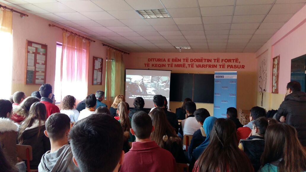 OSCEinAlbania's tweet photo. #WeStartTalking: Discussion about #Albania's communist past held with high school students in #Cërrik - part of @OSCEinAlbania project on national dialogue about the past.
#FillojmëTëFlasim: Bashkëbisedim rreth të shkuarës komuniste me nxënësit e shkollës së mesme në Cërrik. https://t.co/4mU5ipDoqV