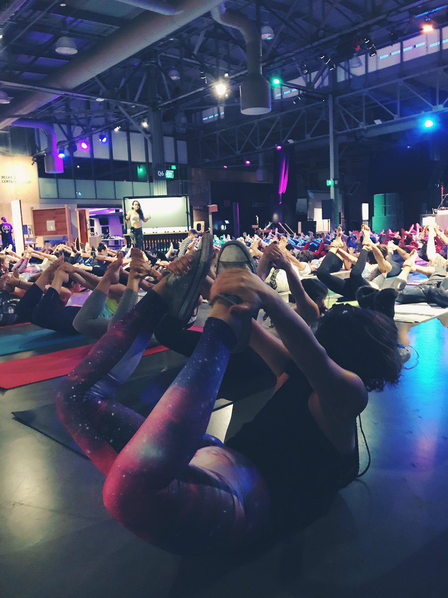 exploratorium's tweet photo. v impressive 👌 Thanks @dybrkr for making yoga a part of your morning ritual! #namaste #daybreakers #daybreakerSF #exploafterdark https://t.co/iLMub9Hylw
