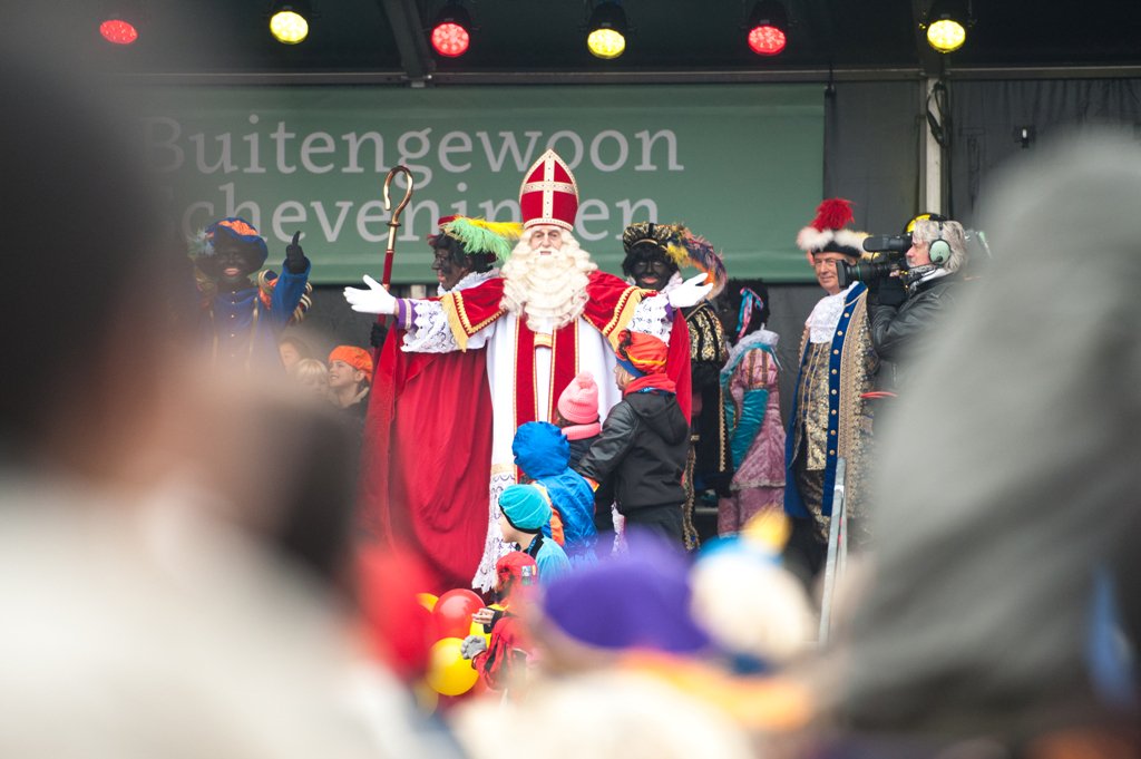 #Sinterklaas in #denhaag, wij zijn erbij, net als <a href="/ernstenbobbie/">Ernst en Bobby</a> die een spannend optreden op het podium verzorgen! Zien we je morgen? Meer informatie: 2samen.nl/nieuws/welkom-…