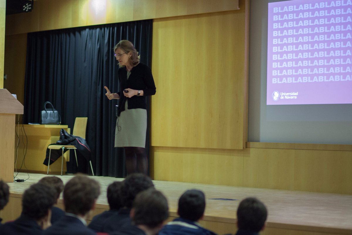 ViaroSchool's tweet photo. Ayer estuvo con nosotros Isabel Béjar, de la Universidad de Navarra (@unav), charlando sobre la oratoria con los alumnos de Bachillerato #comunicación #oratoria https://t.co/Ap46FnHwns