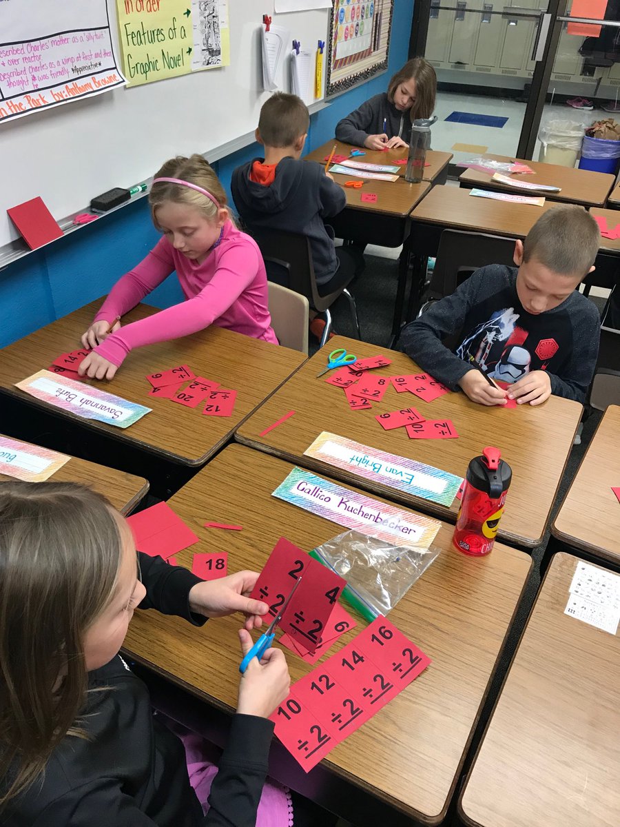 MrsMeyersWDP's tweet photo. Making division flash cards to help us practice our 2s facts! #RockonWestwood #wdppride https://t.co/j6XRzSZwoM