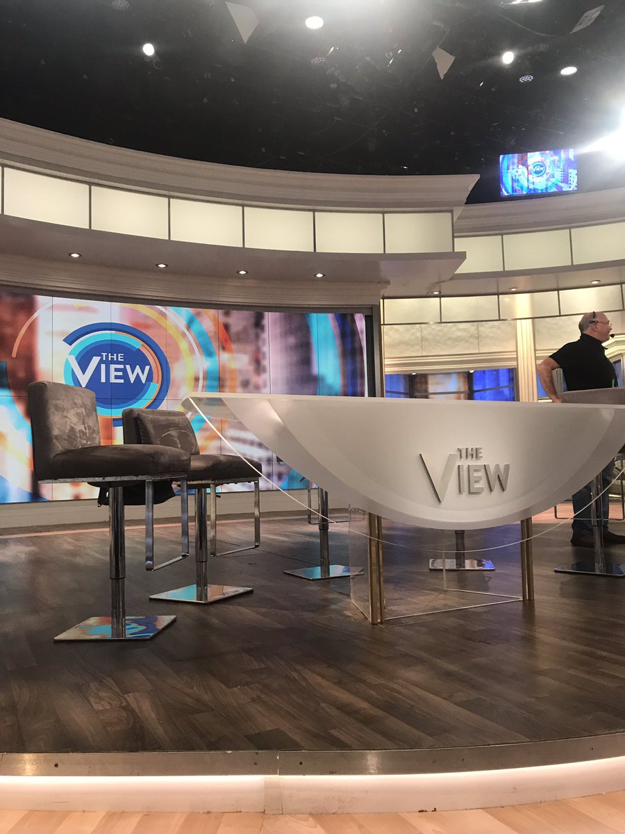 NicoleisNik's tweet photo. That's close. 😊 @TheView! #6abcFunBus https://t.co/3LVwxnEKrx