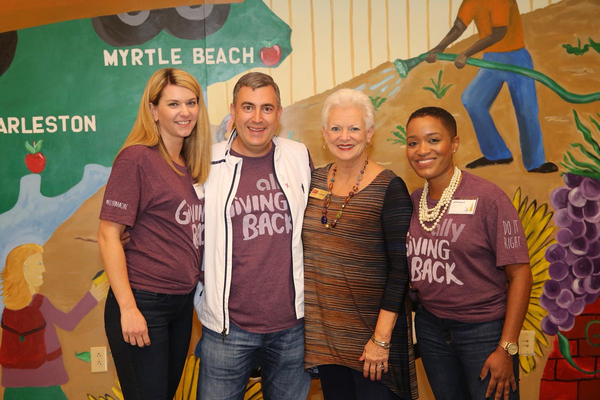 allyfinancial's tweet photo. Ally Financial CEO Jeffrey Brown and team surprised @LCFoodBank last week with a day of volunteering and a $10k holiday donation. #DoGivingRight https://t.co/SzouzuSTvb