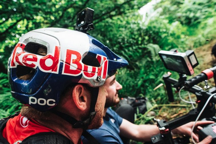 RedBullBolivia's tweet photo. Danny MacAskill te enseña a hacer un vídeo viral 📽️
https://t.co/xWw73wkqkx https://t.co/DUL5Fo5cZJ