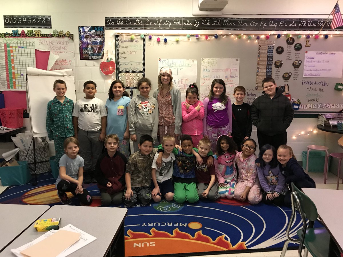 Clark3rdMcKElem's tweet image. Pajama day! Are we allowed to take a nap?! 💤 #LearningInComfort