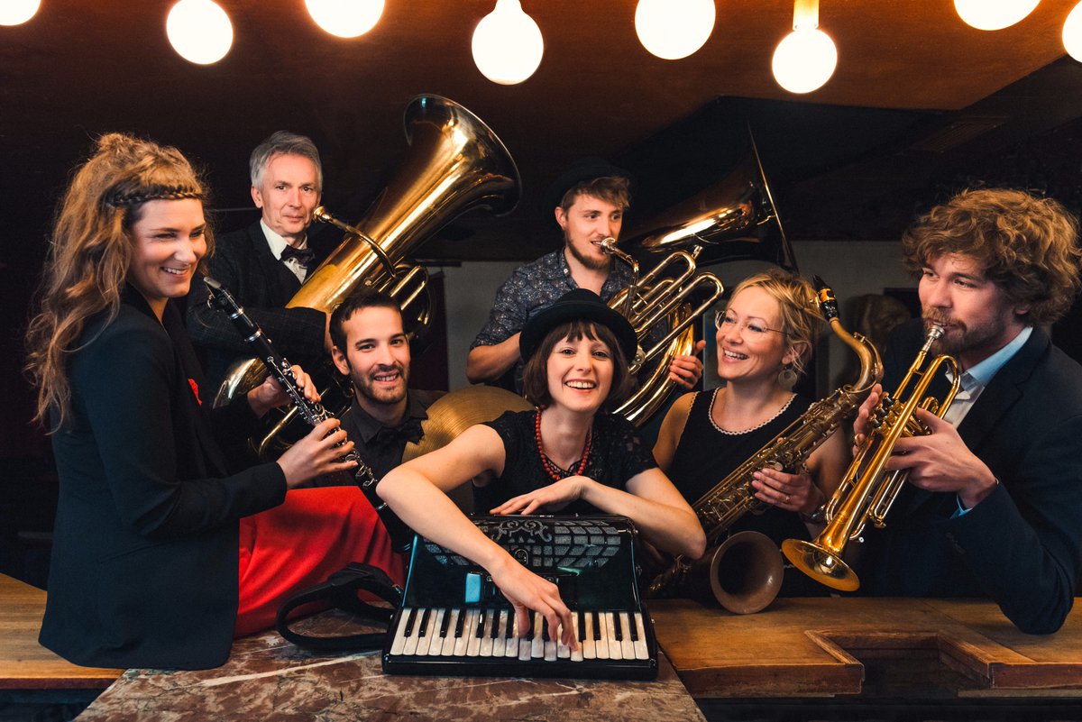 Heute beginnt die #transVOCALE mit der #deutschpolnischen #Hommage an #UdoLindenberg! Danach spielen #KozmaOrkestar Tanzbares zwischen #Balkan und #Klezmer. Tagestickets und Festivalpässe gibt es auch an der Abendkasse im #kleistforum. facebook.com/events/8753071…