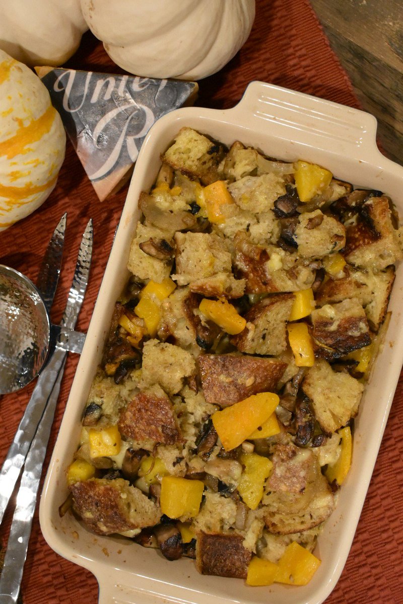 Here's a delicious stuffing recipe made with Uniekaas Reserve that will be a perfect addition to your #Thanksgiving table!😋🍗🍃 culturecheesemag.com/recipes/score-…