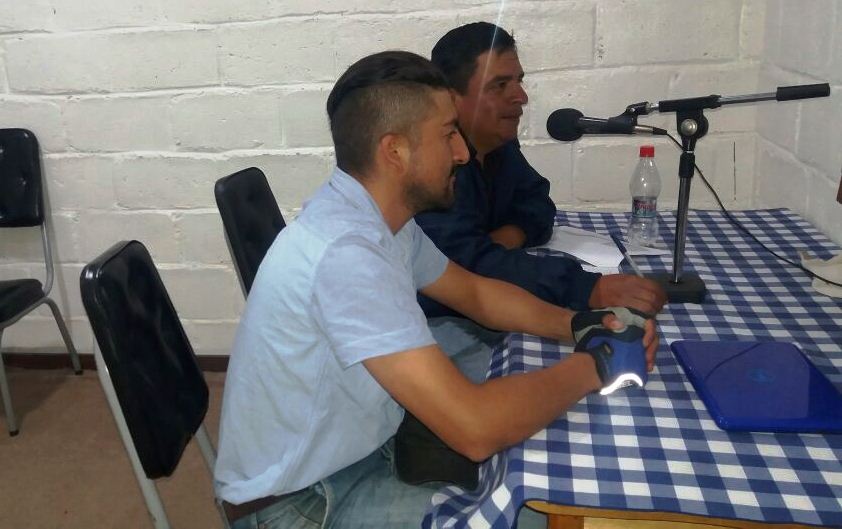 Agricultura_CZ7's tweet photo. En el programa radial #MAG y la Voz del Productor, en radio Comunitaria El Buen Pastor, se informa sobre sanidad bovina #Saraguro #SomosMAG https://t.co/FzNZkgV8qO