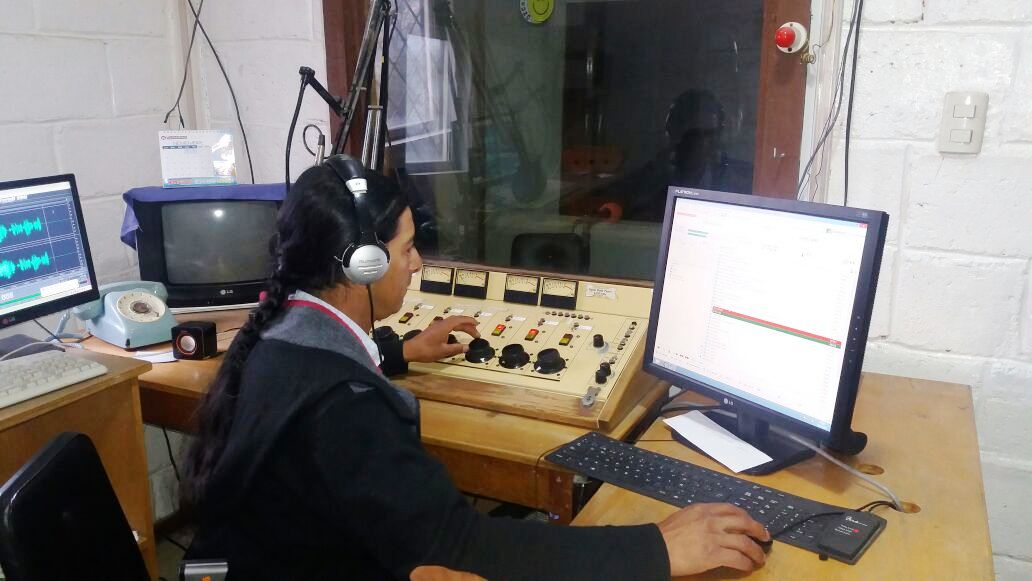Agricultura_CZ7's tweet photo. En el programa radial #MAG y la Voz del Productor, en radio Comunitaria El Buen Pastor, se informa sobre sanidad bovina #Saraguro #SomosMAG https://t.co/FzNZkgV8qO
