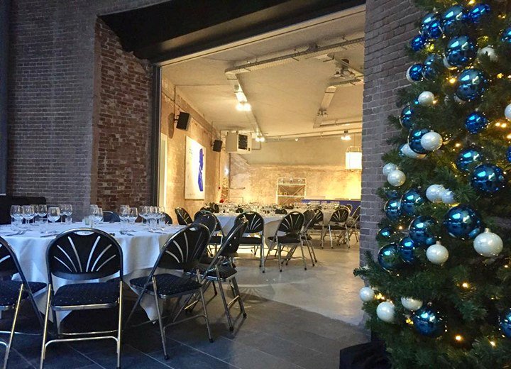 De voorbereidingen worden getroffen voor het grote diner van morgen avond. Met de komst 230+ gasten toveren wij de binnenplaats en de nieuw gebouwde zandplaats om tot een sfeervolle XL dinerlocatie. #fortlentbelvedère #evenementenlocatie #preperations #nijmegen #photooftheday